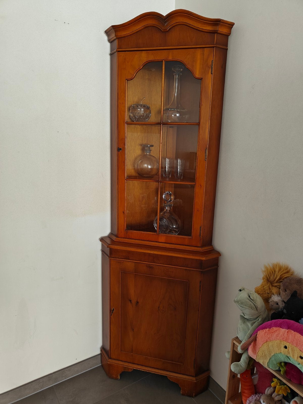 Vintage mahonie houten hoekkast, Ophalen