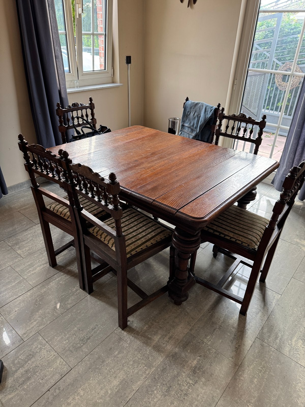 Donkereiken Eetkamertafel met 6 Bijbehorende Stoelen, Huis en Inrichting, Ophalen, Gebruikt, 4 tot 6 stoelen