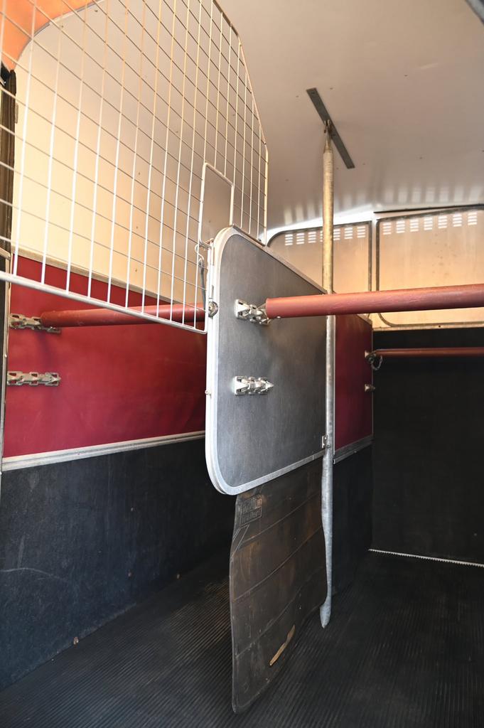 Cloison pour remorque à chevaux Ifor Williams type HB510R/1, Enlèvement, Comme neuf
