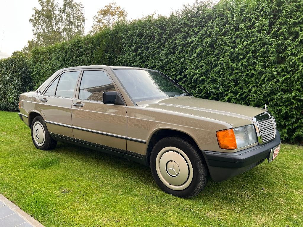Mercedes 190D 2.5 188770 km in nette staat 1e inschrijving, Auto's, Mercedes-Benz, 2500 cc, 4 deurs, Beige, Overige kleuren
