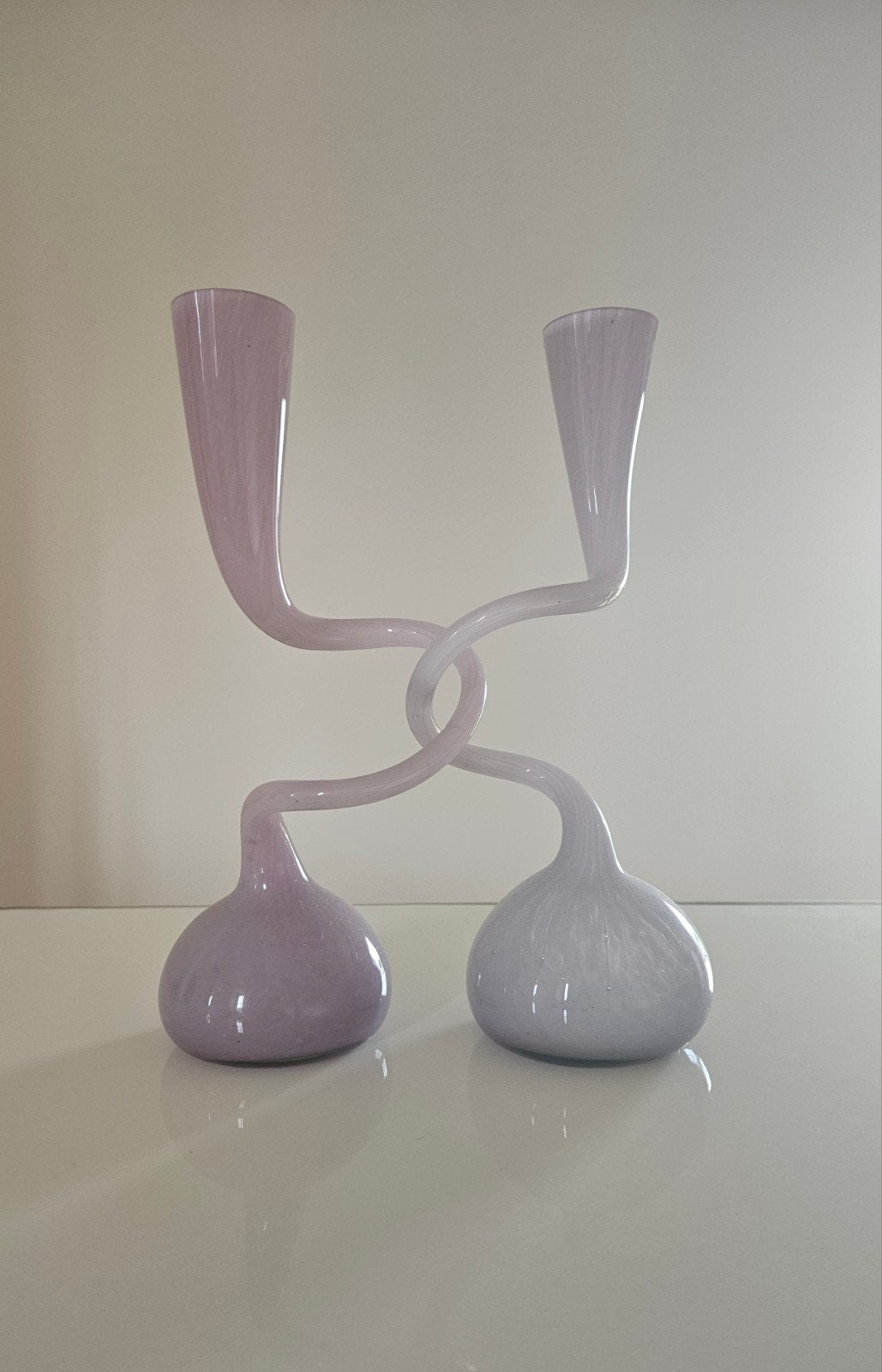 Vase Jumeau Opaline, Enlèvement