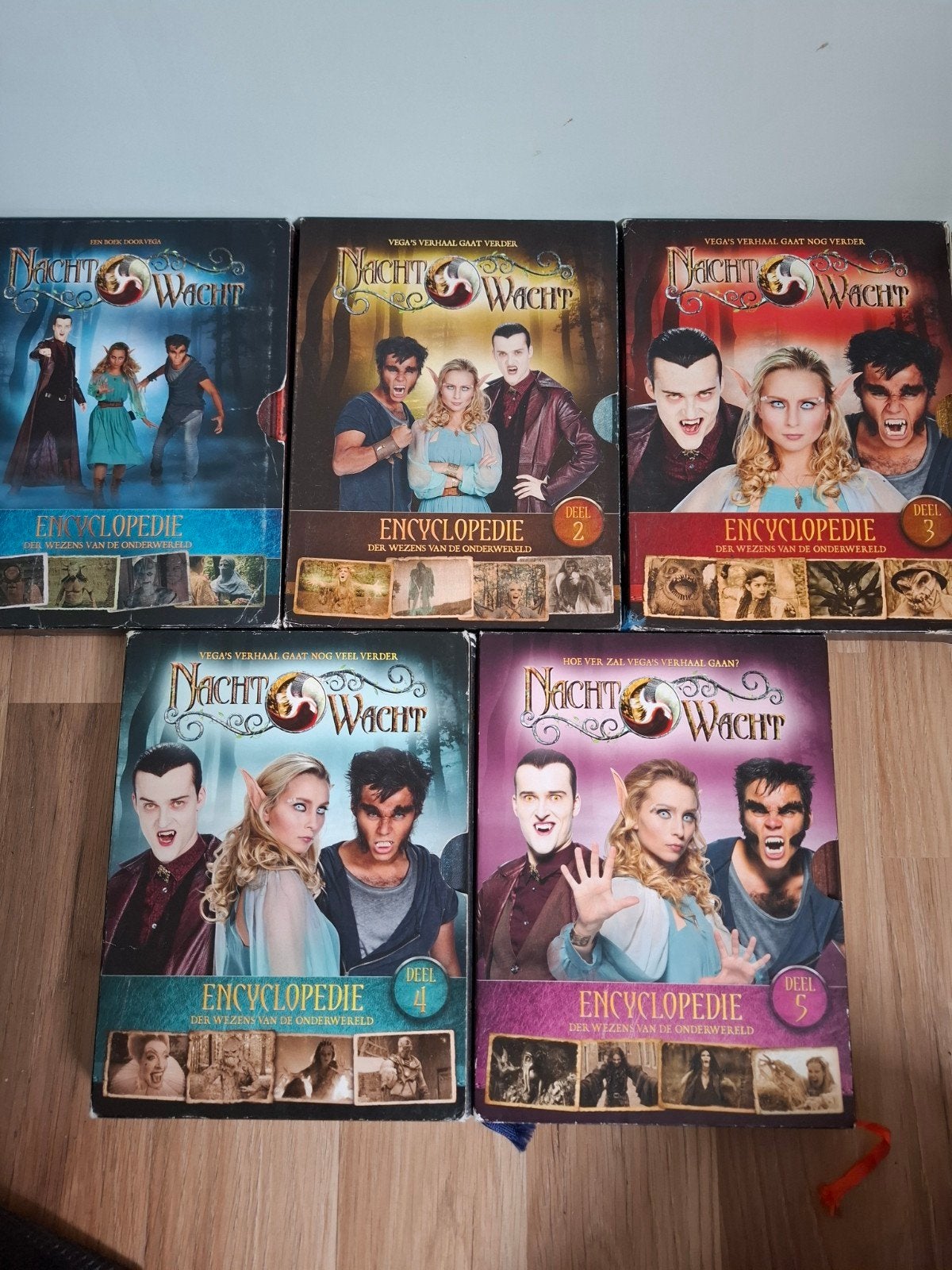 Nachtwacht encyclopedie, Boeken, Ophalen of Verzenden, Gelezen, Complete serie