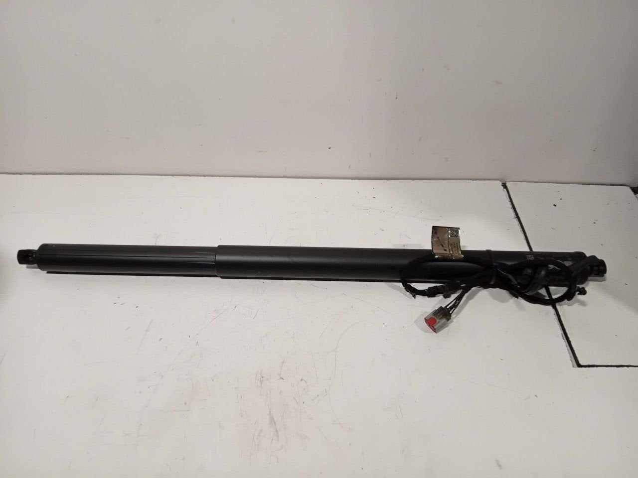 Gasdrukveer rechts achter Ford Kuga, Onderdelen@venauto.nl, Van der Ven Autorecycling B.V., Gebruikt, Ettenseweg 76, 4706 PB Roosendaal, The Netherlands