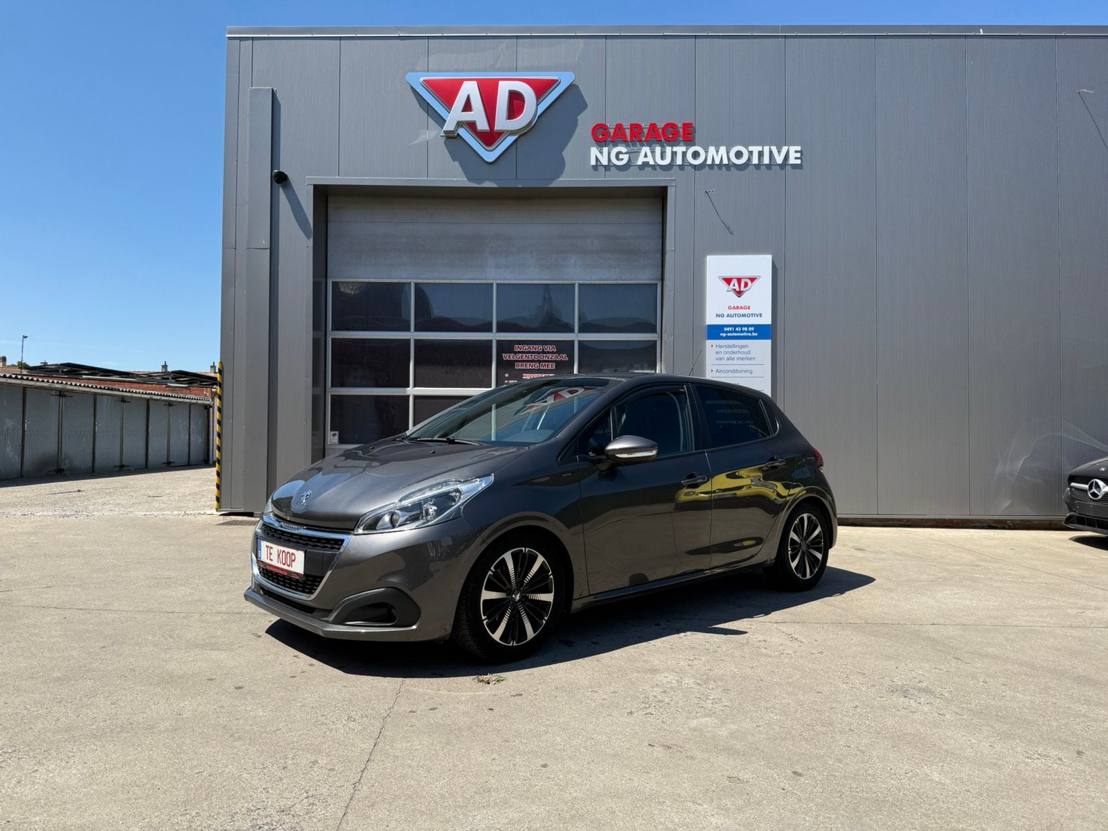 Peugeot 208 benzine te koop, Auto's, Peugeot, Voorwielaandrijving, 4 deurs, 1199 cc, Bedrijf