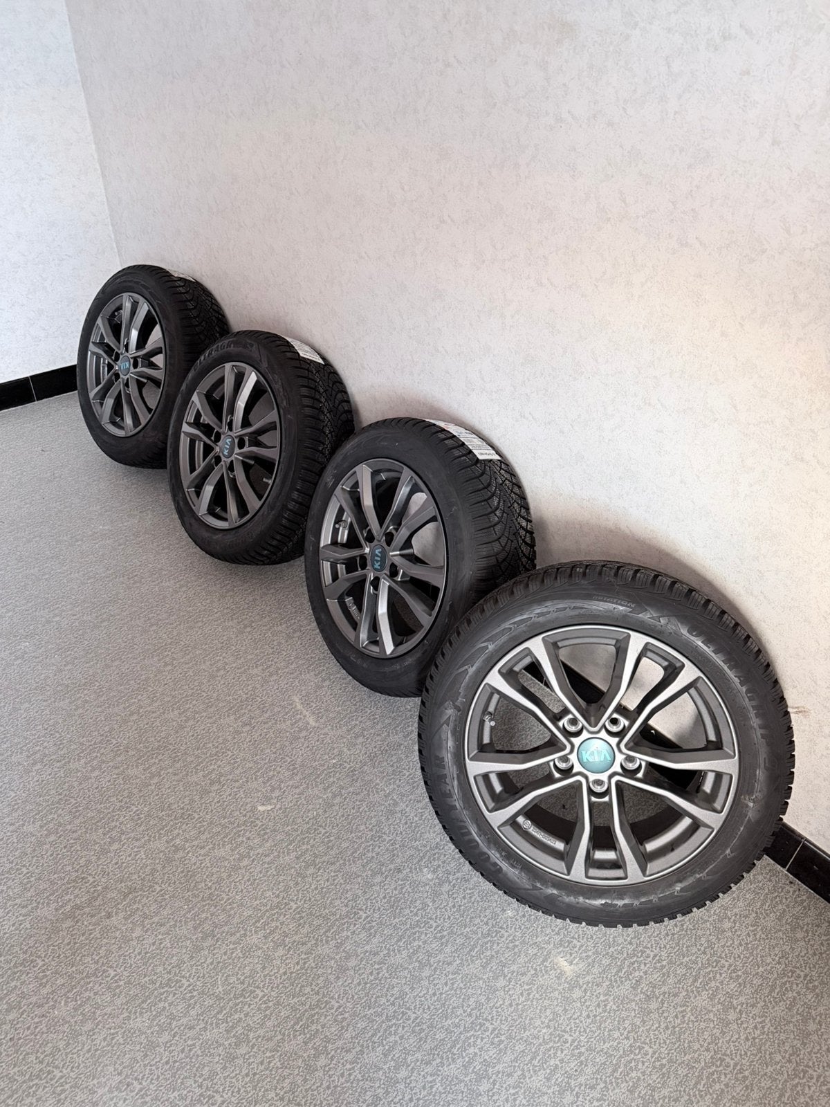 Nieuwe velgen en banden Kia Ceed Goodyear 205/55R16, Autos : Pièces & Accessoires, Pneus & Jantes, Neuf, Pneus et Jantes, Pneus hiver