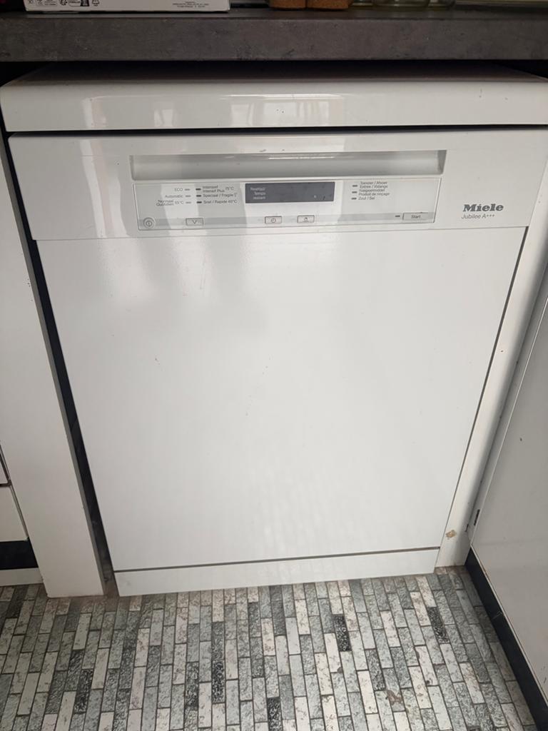 Te koop - Vaatwasser Miele Jubilee A+++ - uitstekende staat, Ophalen, Energieklasse A of zuiniger, 60 cm of meer, Minder dan 10 liter