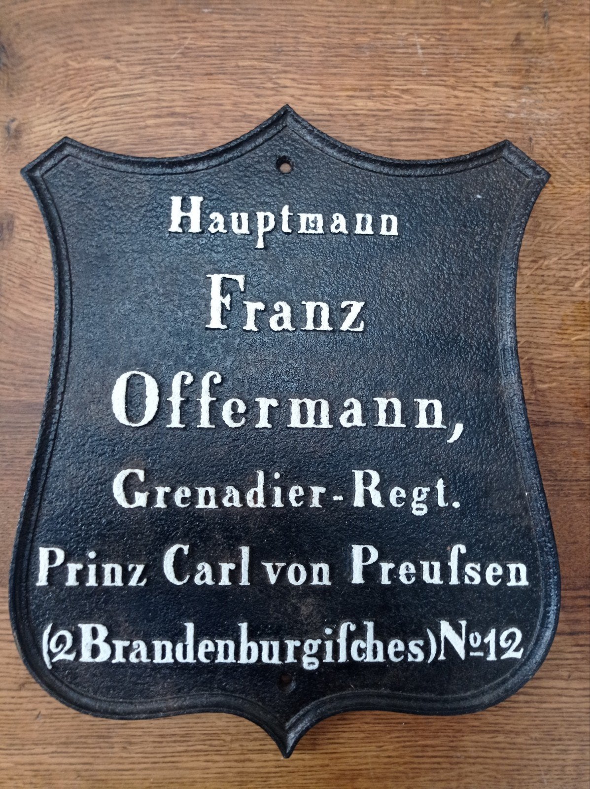 Plaque commémorative en fonte officier allemand, Collections