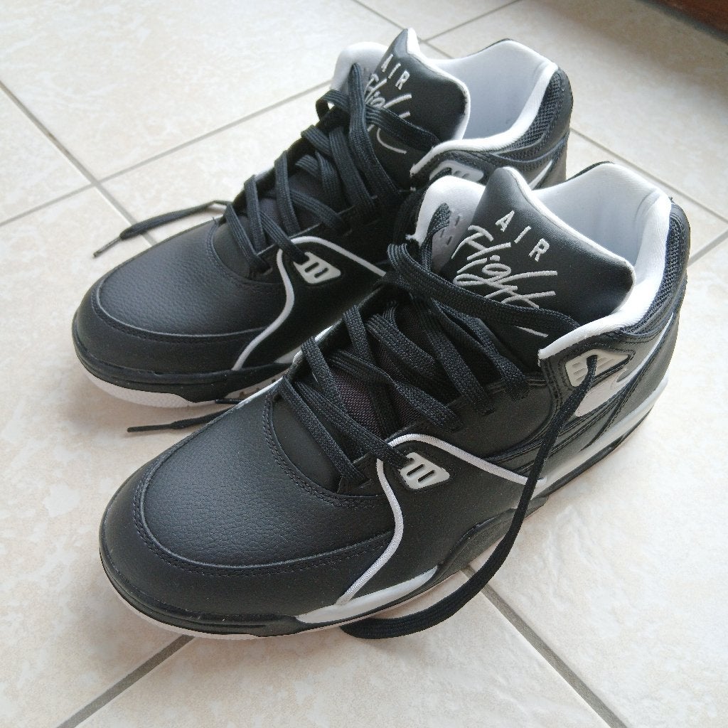 Nike Air Flight pointure 42 en parfait état, Sports & Fitness, Basket, Enlèvement ou Envoi, Comme neuf, Chaussures