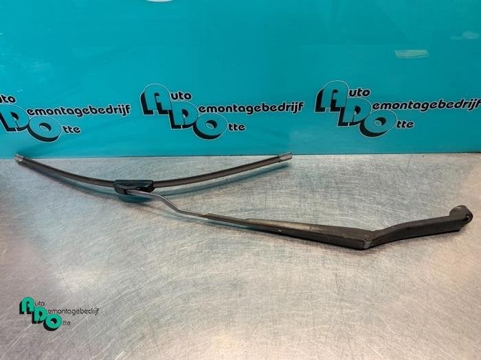 Ruitenwisserarm voor van een Mitsubishi Grandis (Grandis 04-, Auto-onderdelen, Gebruikt, -, -, Ophalen of Verzenden