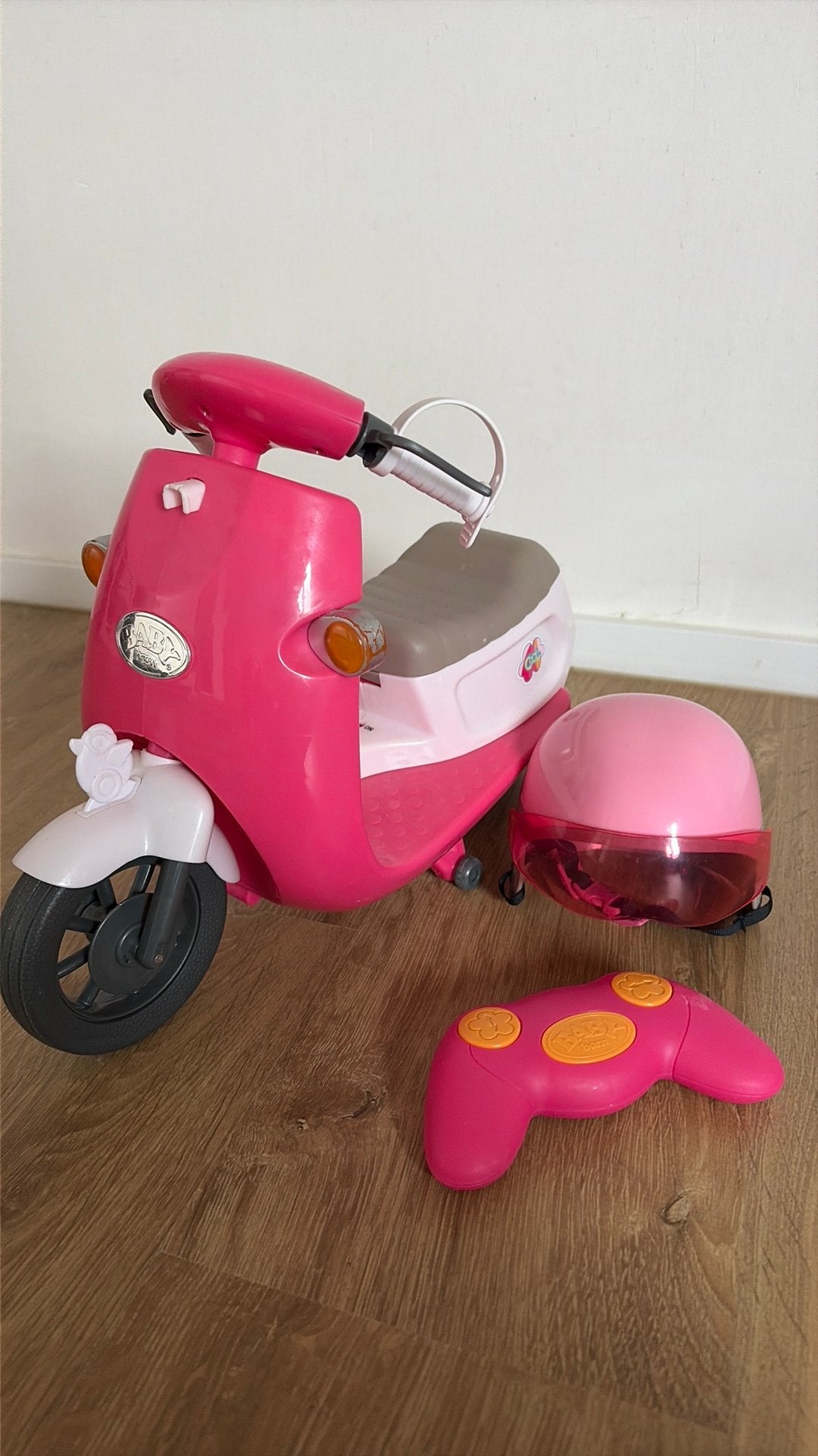 Baby born vespa op afstandsbediening met helm, Enlèvement, Utilisé