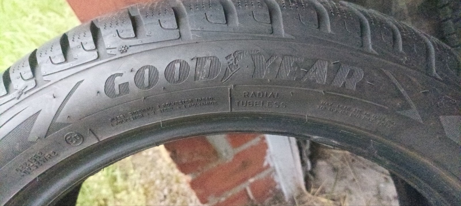 Goodyear winterbanden 225/50R18 99V 4st, Autos : Divers, Pièces de sport automobile, Enlèvement