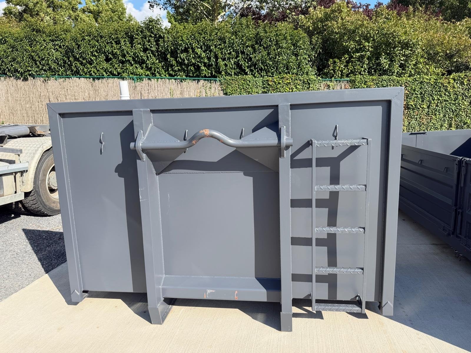Onbekend Splinternieuwe 8m³ container met zijdeuren