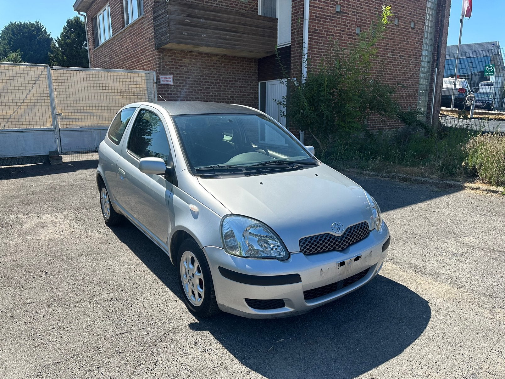 TOYOTA YARIS • EURO 4 • 1.3 ESSENCE •, Achat, 63 kW, Entreprise, Boîte manuelle