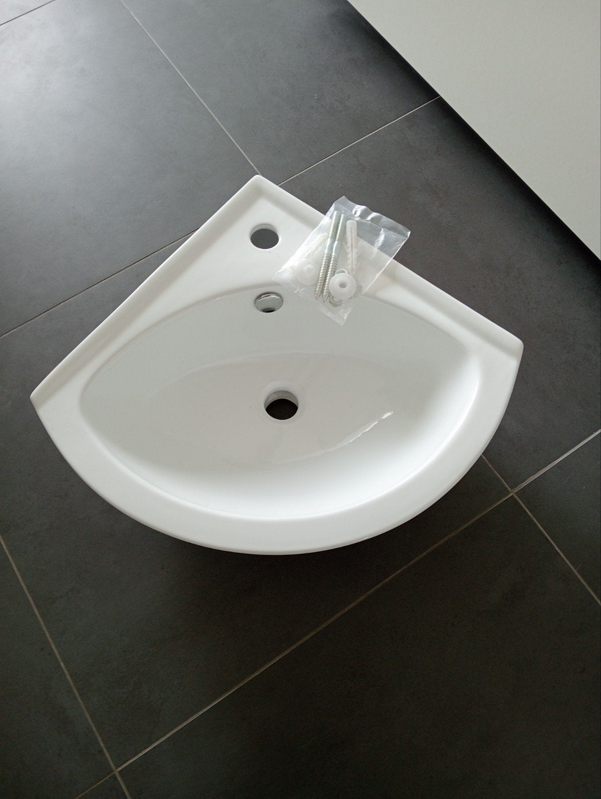Hoek lavabo, Ophalen