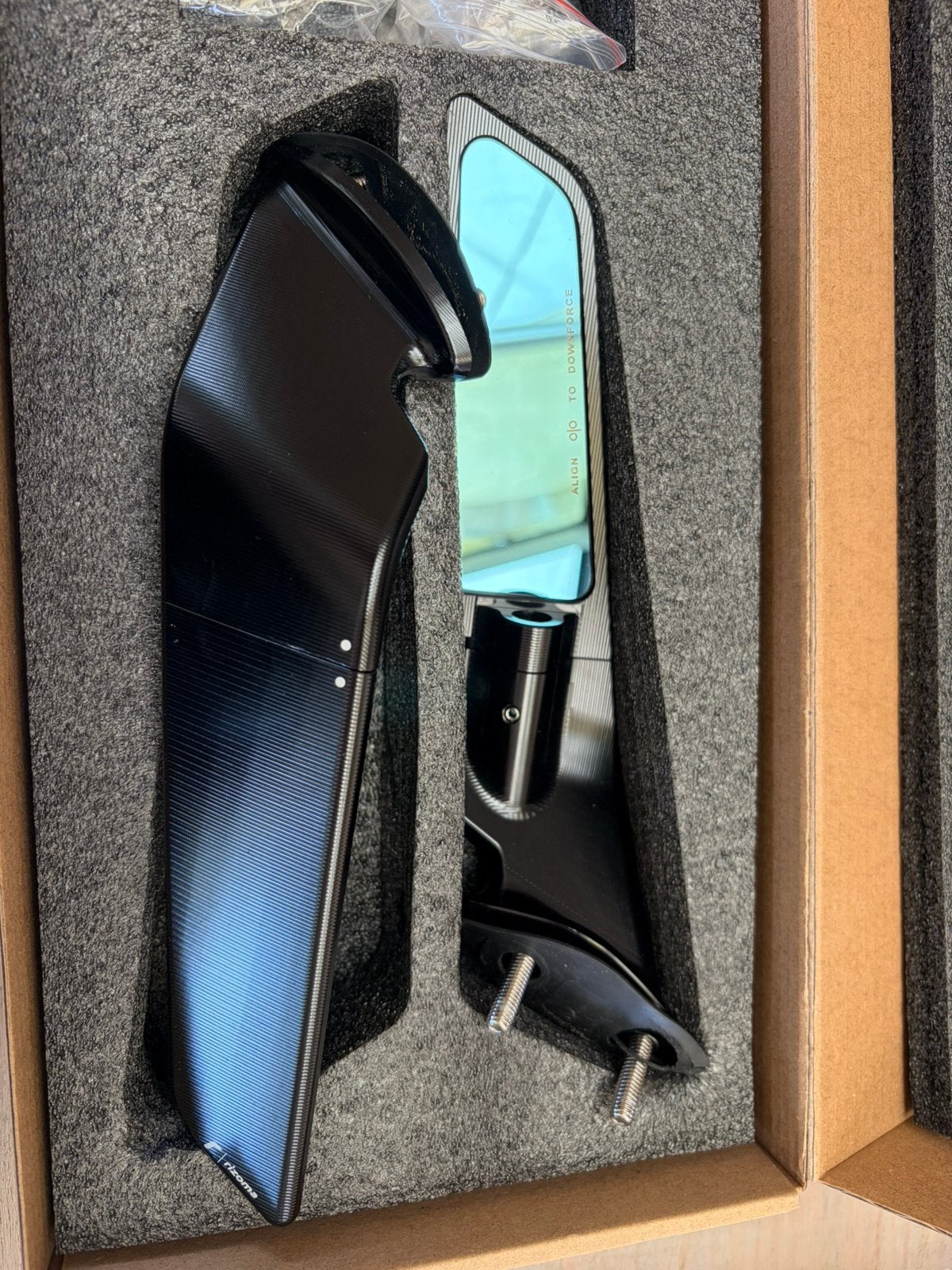 Rizoma Stealth mirrors, Enlèvement ou Envoi
