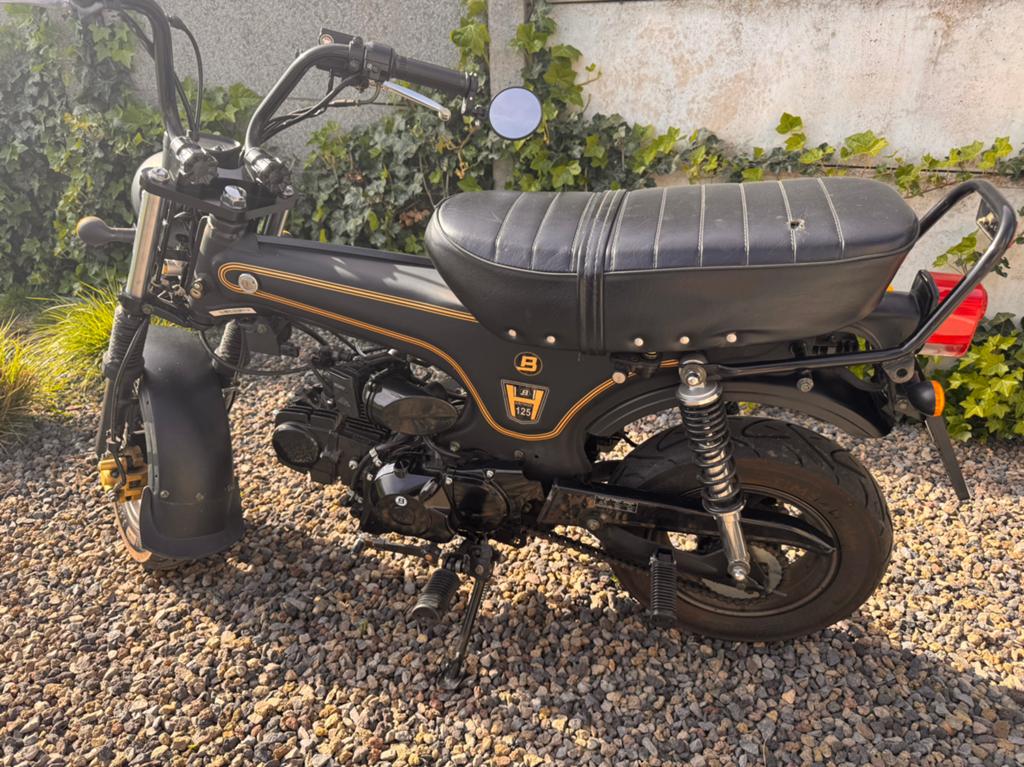Bluroc heritage 125 Matt black, Fietsen en Brommers, Brommers | Derbi, Ophalen, Zo goed als nieuw
