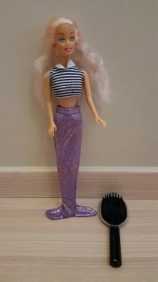 Barbie zeemeermin + kammetje, Kinderen en Baby's, Speelgoed | Poppen, Ophalen of Verzenden, Zo goed als nieuw, Barbie
