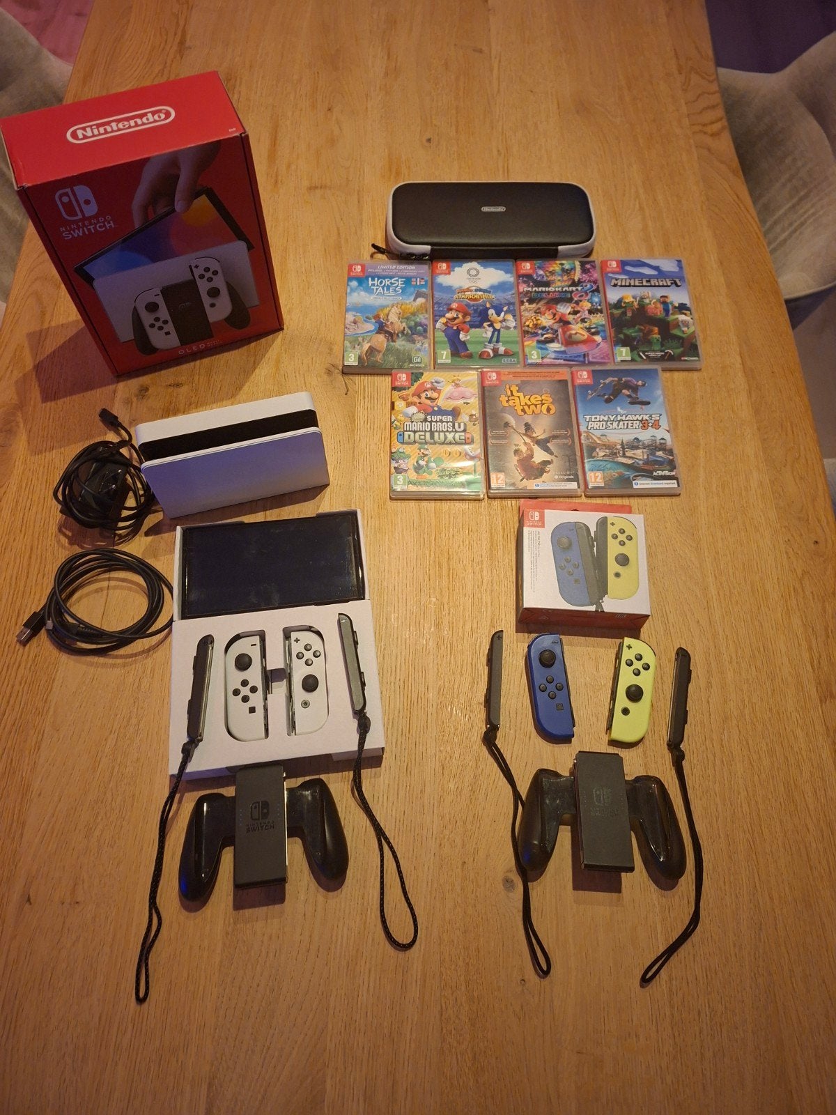 Nintendo Switch Oled + 7 games + case + extra joycon, Consoles de jeu & Jeux vidéo, Switch OLED, Enlèvement ou Envoi, Comme neuf
