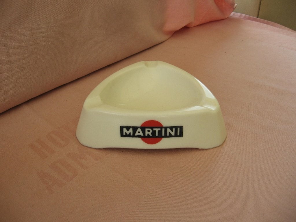 Martini asbak licht beige, zwart en rood,..., Verzamelen, Ophalen of Verzenden, Gebruikt, Gebruiksvoorwerp