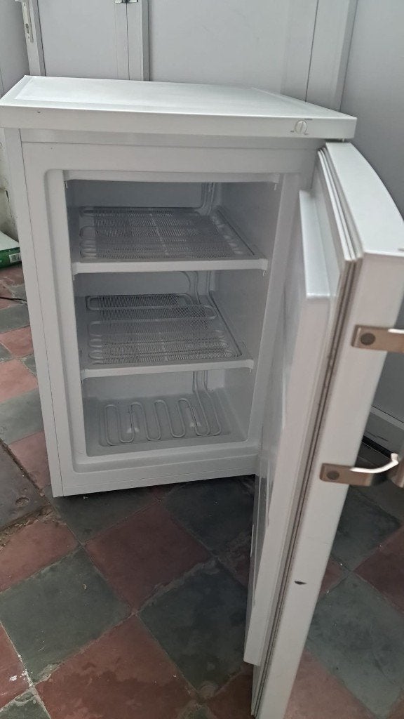 Diepvries (3 schuiven), Elektronische apparatuur, Vriezers en Diepvrieskisten, Gebruikt, Minder dan 60 cm, Vrijstaand, Ophalen