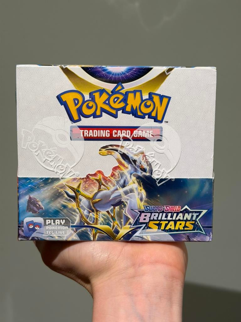 Pokemon brilliant stars booster box nr1, Hobby en Vrije tijd, Ophalen, Nieuw, Boosterbox