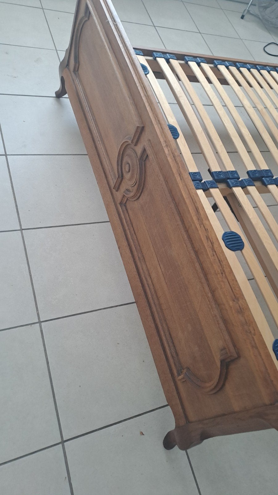 antiek oud bed in superstaat, Enlèvement