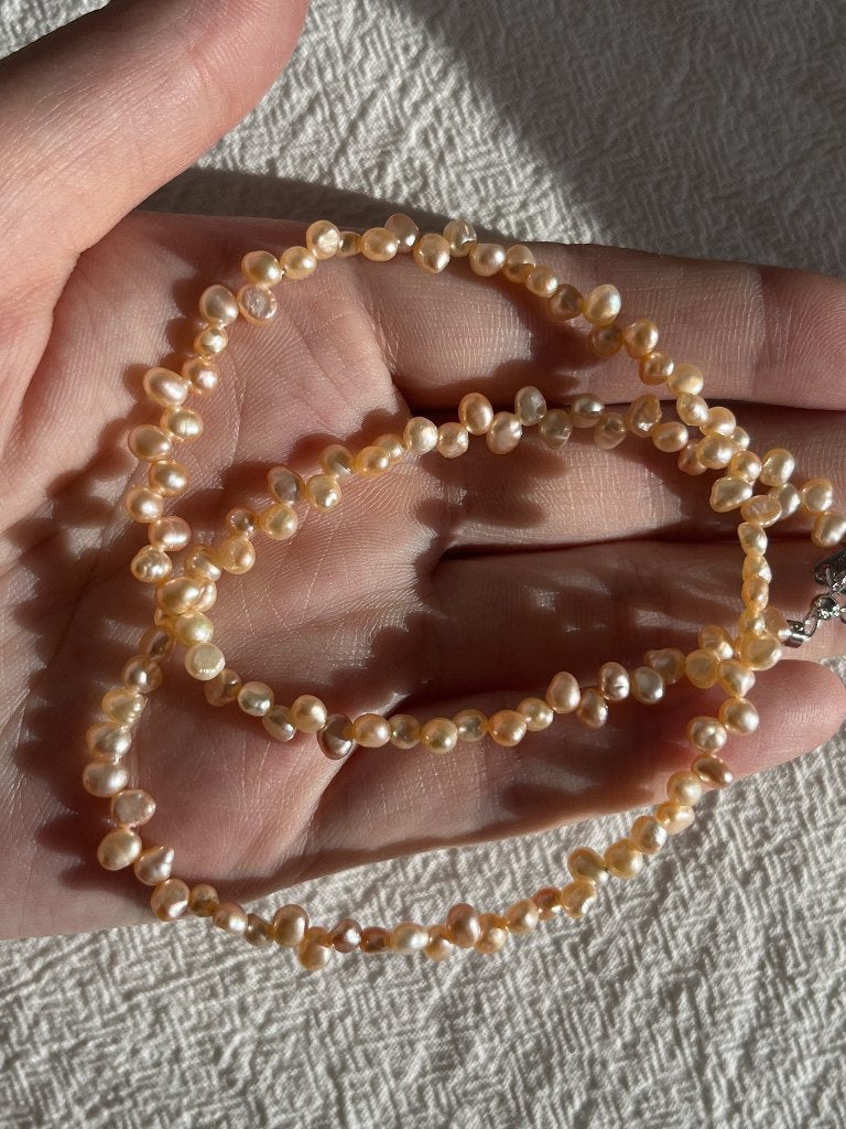 Collier en perles dorées, Bijoux, Sacs & Beauté, Colliers, Enlèvement ou Envoi, Comme neuf, Rose, Argent
