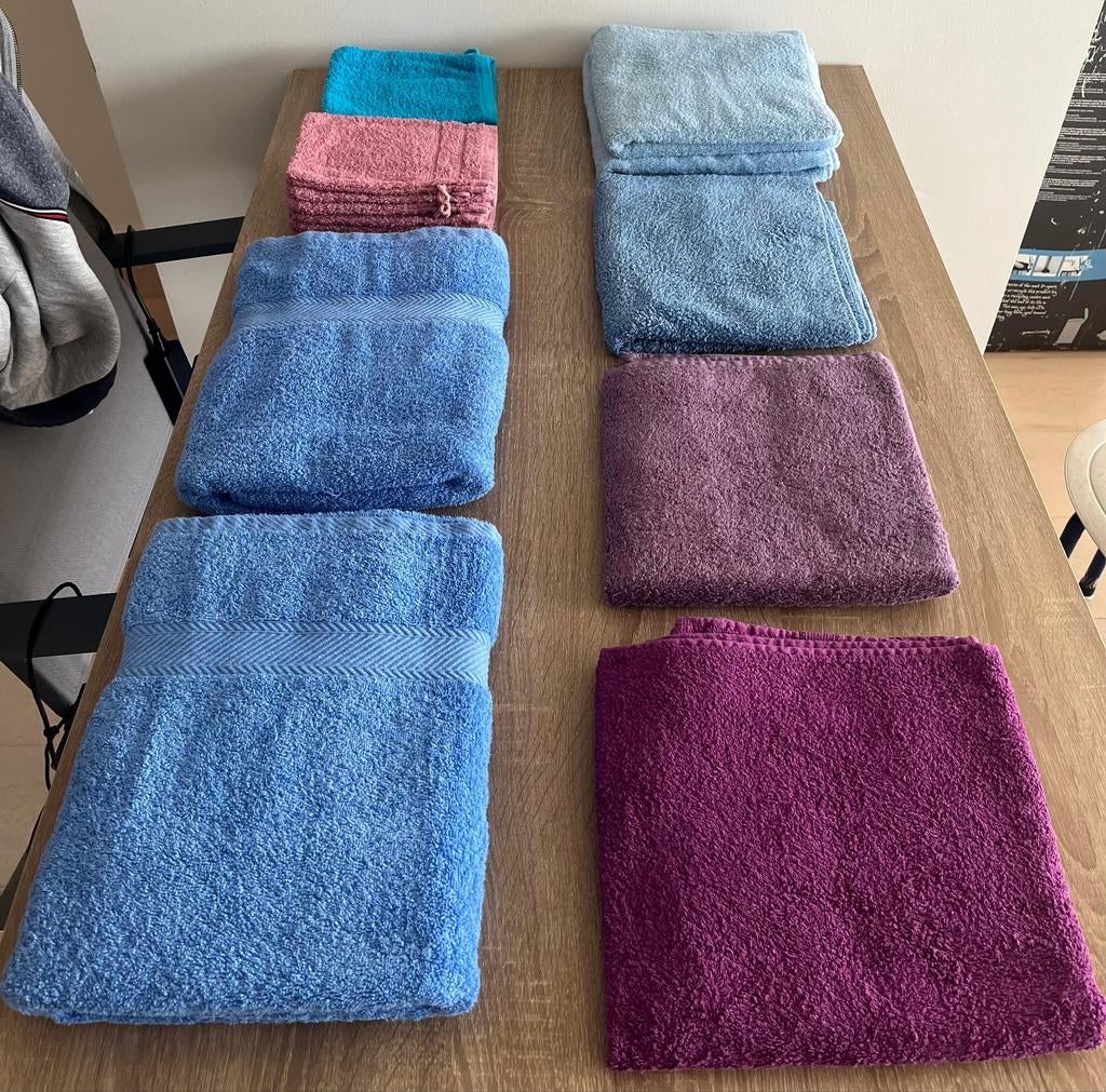 Badhanddoeken en washandjes, Huis en Inrichting, Ophalen of Verzenden, Nieuw, Overige kleuren, Handdoek