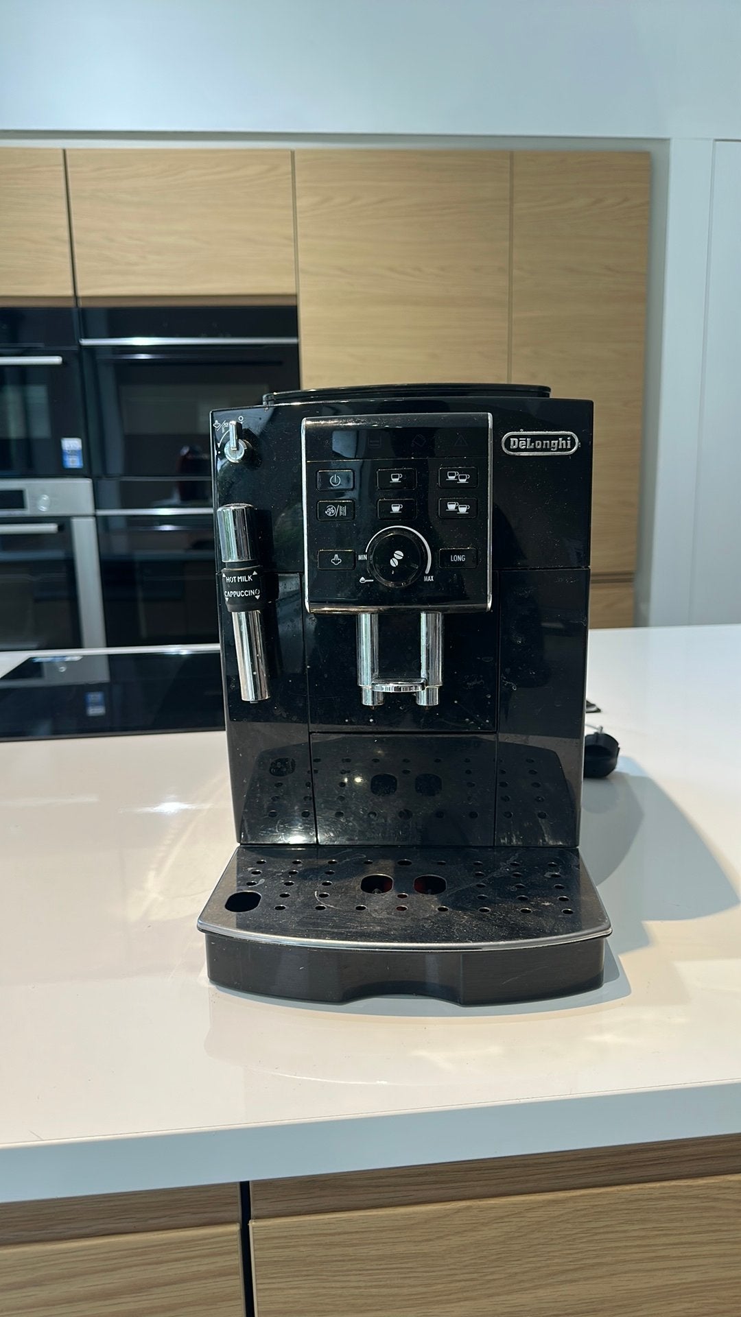 Machine a cafe delonghi ganrentie 2 ans, Ophalen, Refurbished, Gemalen koffie, Afneembaar waterreservoir