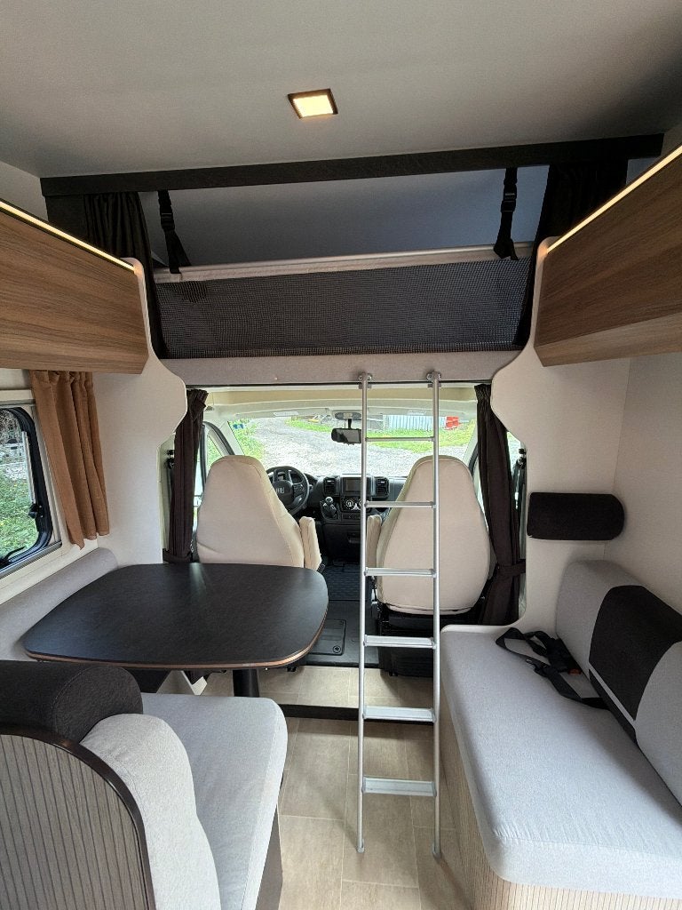 Ruime en luxe Rimor Kilig 695 uit 2026, Caravans en Kamperen, Automaat, Alkoof, Ringverwarming, Ford