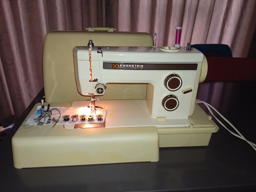 Vintage stevige  naaimachine van Lewenstein 330, Ophalen