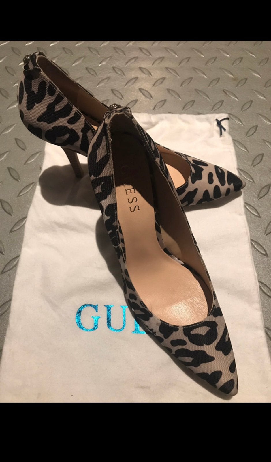 Guess pumps leopard, Kleding | Dames, Schoenen, Ophalen, Zo goed als nieuw, Pumps