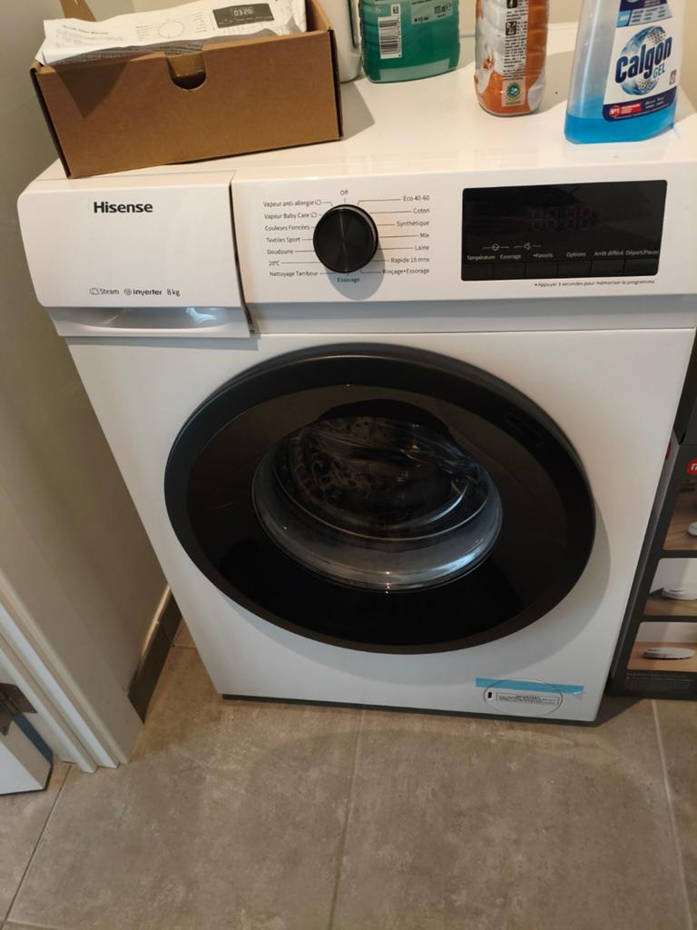 Machine à laver Hisense 8 kg, 1200 à 1600 tours, 85 à 90 cm, Comme neuf, Enlèvement