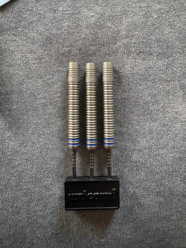Unicorn Gary Anderson Phase 3 90% 27g Complete set, Sport en Fitness, Darts, Ophalen, Zo goed als nieuw, Pijlen