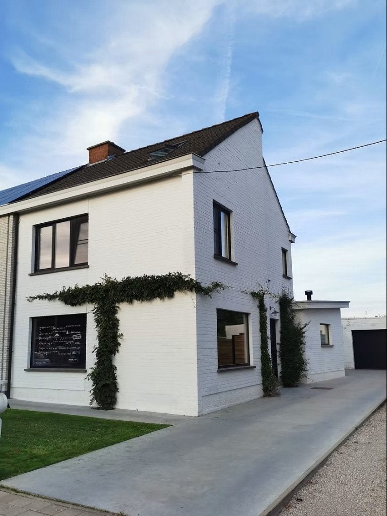 Gerenoveerde halfopen woning in Deerlijk, Immo, 200 tot 500 m², 153 m², 3 kamers, Hoekwoning
