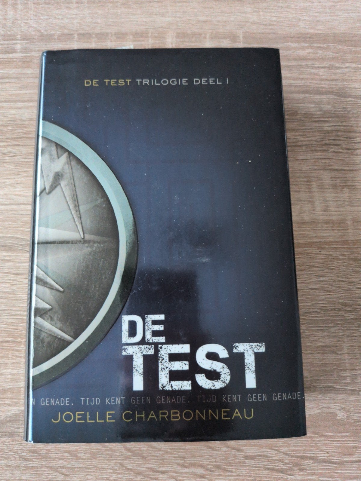 Joelle Charbonneau - De test, Ophalen, Joelle Charbonneau