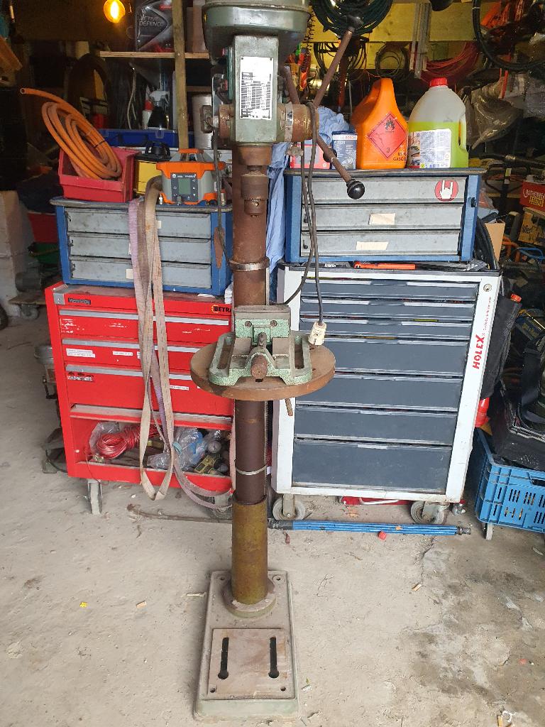 Rewer type CF-18, perceuse à colonne fonctionne sur 220 V,, Bricolage & Construction, Outillage | Foreuses, Enlèvement, Utilisé