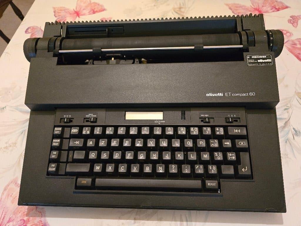Typmachine Ollivetti ET Compact 60, Diversen, Typemachines, Ophalen, Zo goed als nieuw