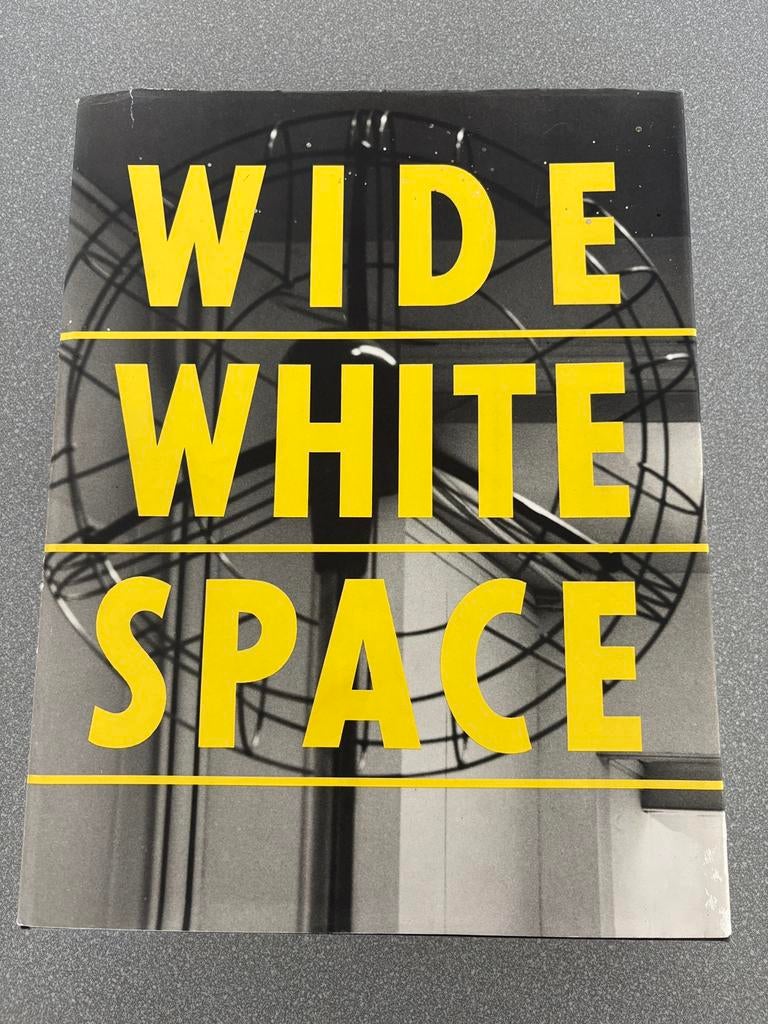 Wide White Space zeldzaam boek !!, Ophalen of Verzenden, Gelezen, Grafische vormgeving