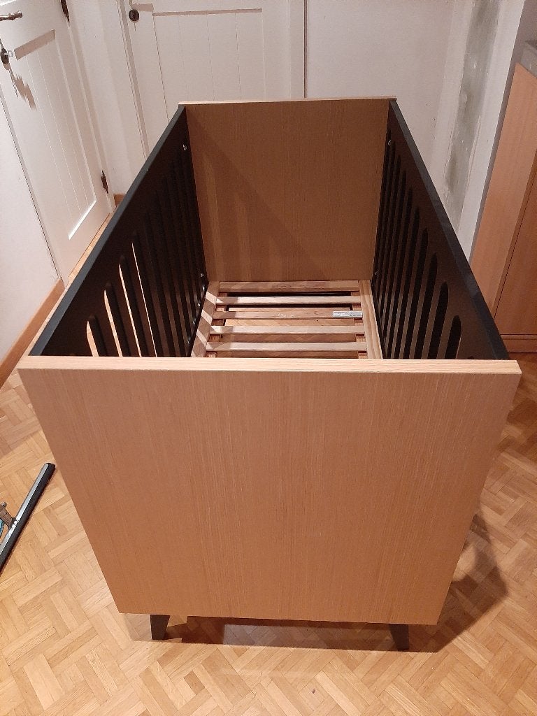 babybed(125x65x87(h)cm+aerosleep matras,beschermer+hoeslaken, Ophalen, Zo goed als nieuw, Babybedje, Overige merken