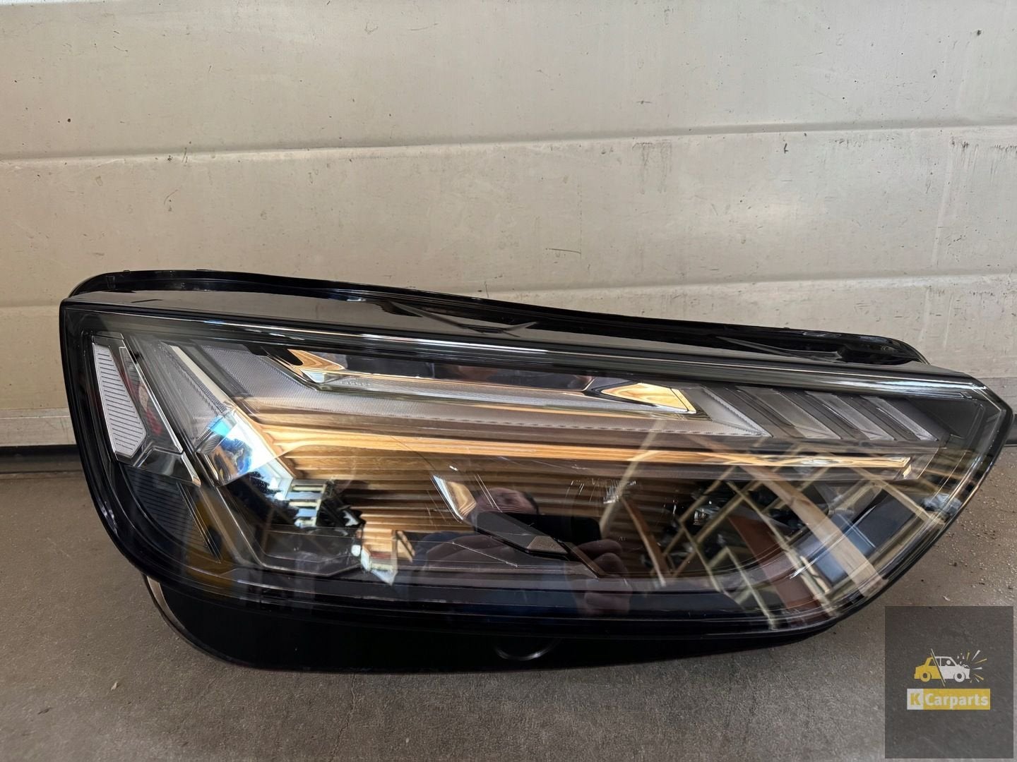 80A941036E AUDI Q5 II LIFT 22r LAMP RECHTS VOOR LED MATRIX 8, Gebruikt, AUDI AG, Auto-Union-Strasse 1
85045  Ingolstadt, DE, Audi