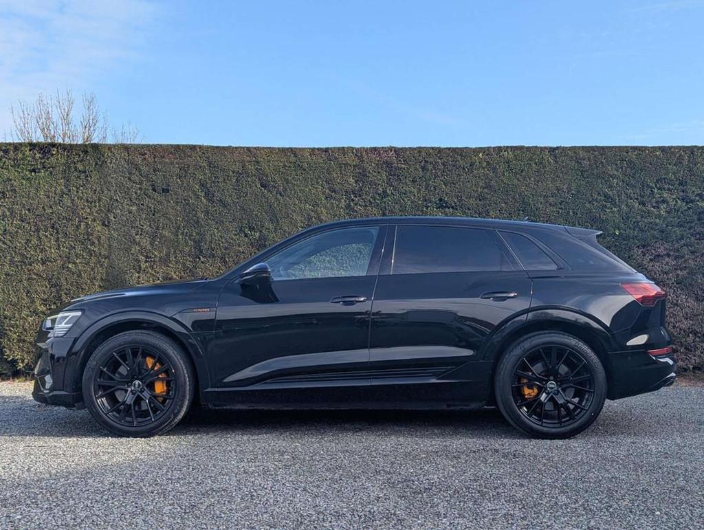 Audi Q8 e-tron (Q8) e-tron black edition - 2x s-line - trekh, Auto's, Automaat, 230 kW, Gebruikt, Zwart