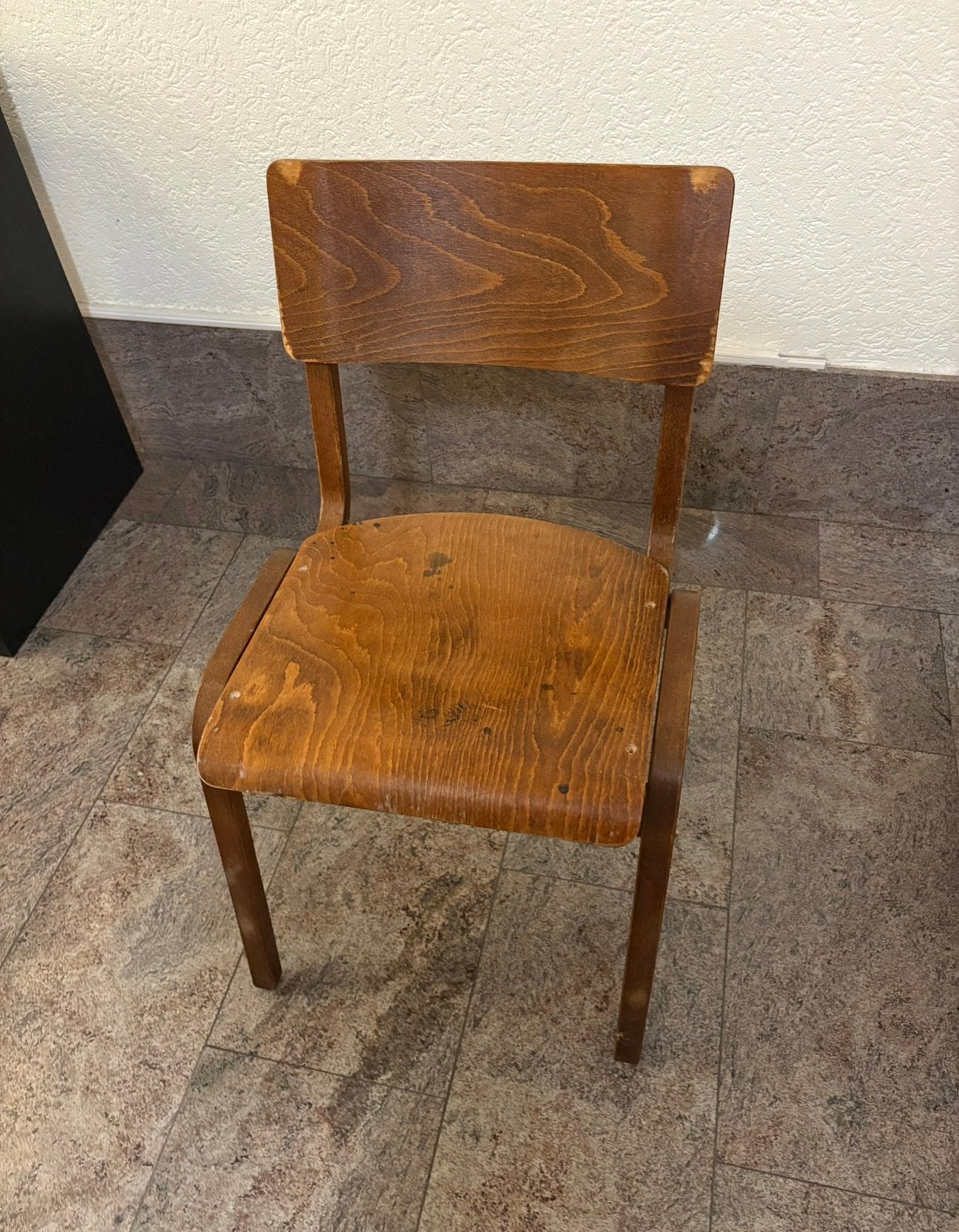 Chaise Midcentury, Enlèvement