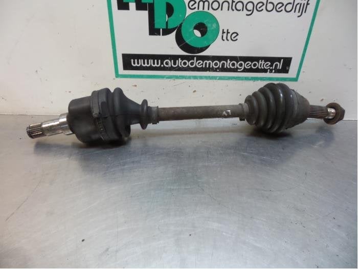 Aandrijfas links-voor van een Ford KA (KA 96-), Gebruikt, -, -, Ophalen of Verzenden
