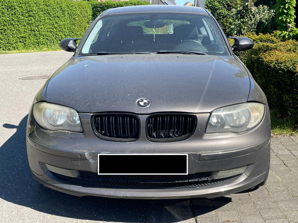 Bmw 1 serie - 116i - Benzine - START/RIJDT NIET, Auto's, 4 zetels, Zwart, 4 cilinders, Bruin