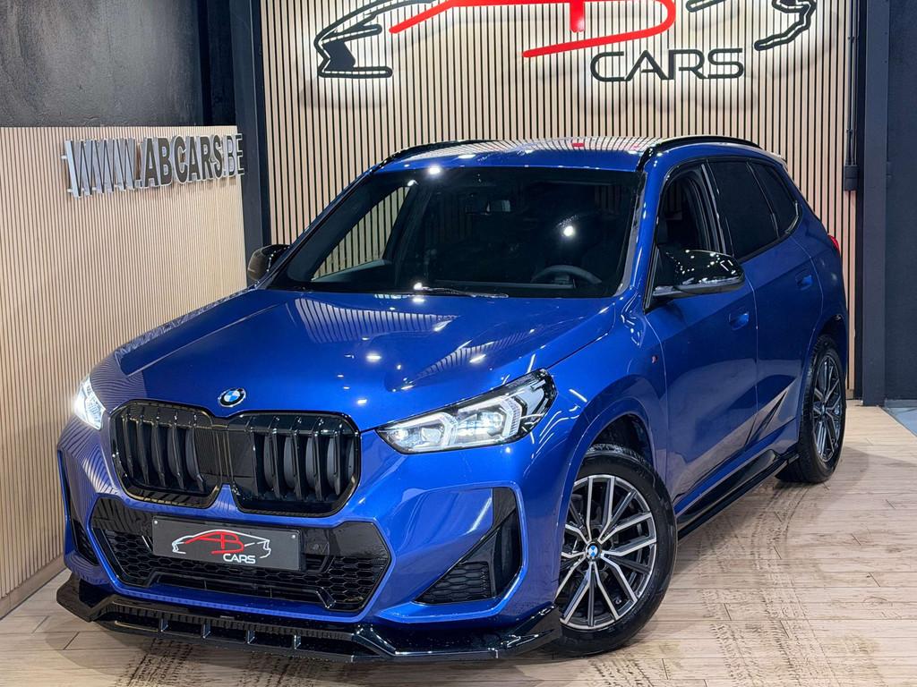 BMW X1 1.5iAS sDrive18 * PACK M PERFORMANCE * (bj 2025), Auto's, Zwart, 146 g/km, Bedrijf, 5 zetels