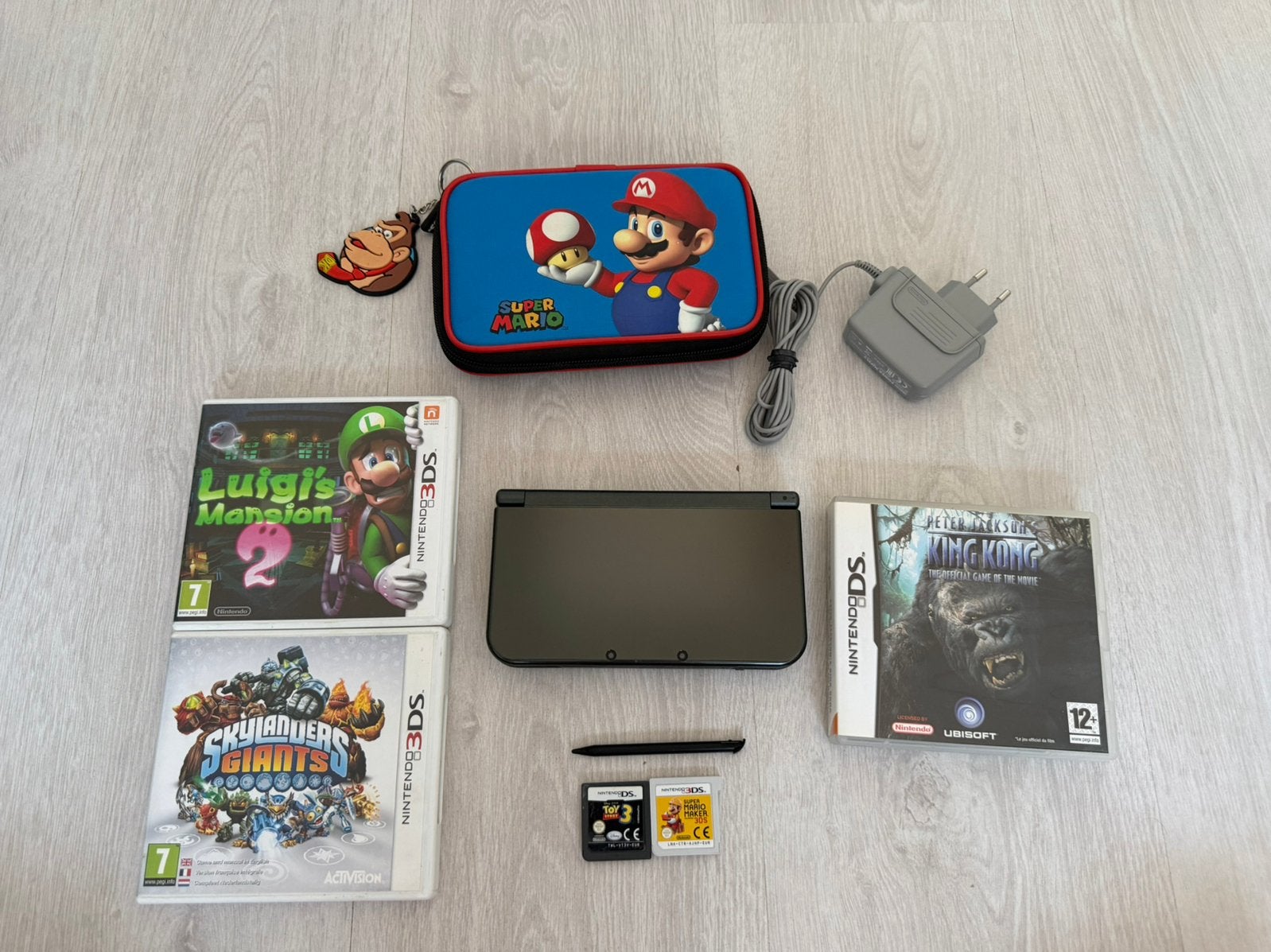 Nieuwe Nintendo 3ds XL in uitstekende staat met 5 games, Games en Spelcomputers, Ophalen, Zwart, 3DS XL, Zo goed als nieuw