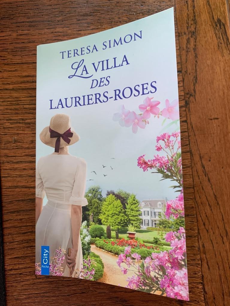La villa des lauriers-roses (Teresa Simon), Ophalen of Verzenden, Zo goed als nieuw, Teresa Simon