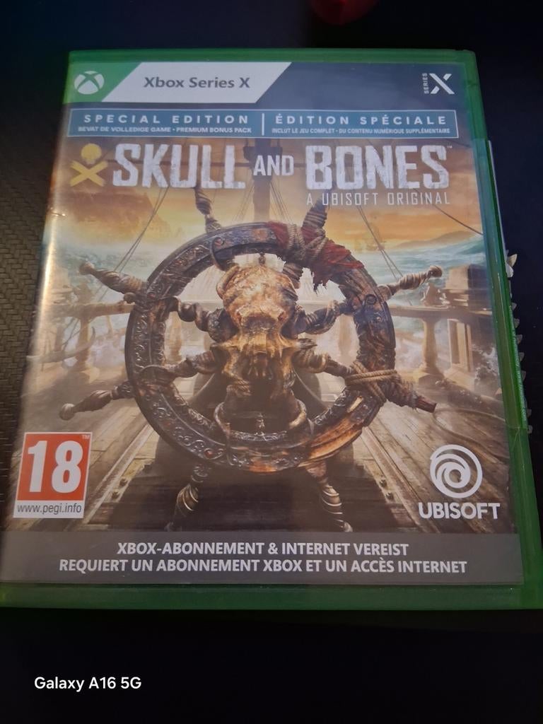 Skulls and bones, Ophalen of Verzenden, Zo goed als nieuw
