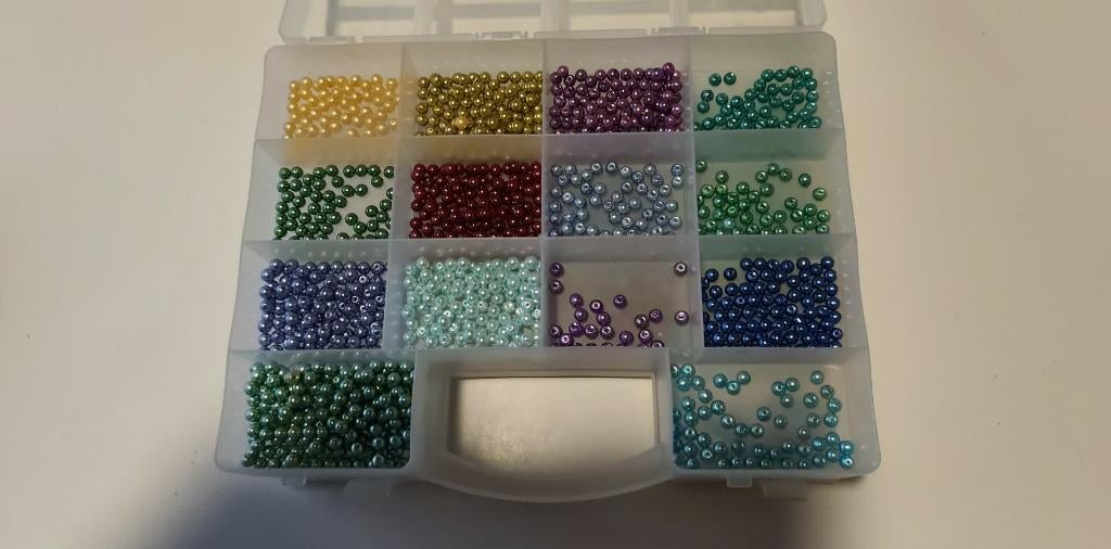 AV, valisette avec perles pour colliers , bracelets, etc, Enlèvement ou Envoi, Neuf